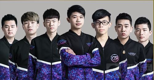 球迷的进场 球迷的进场