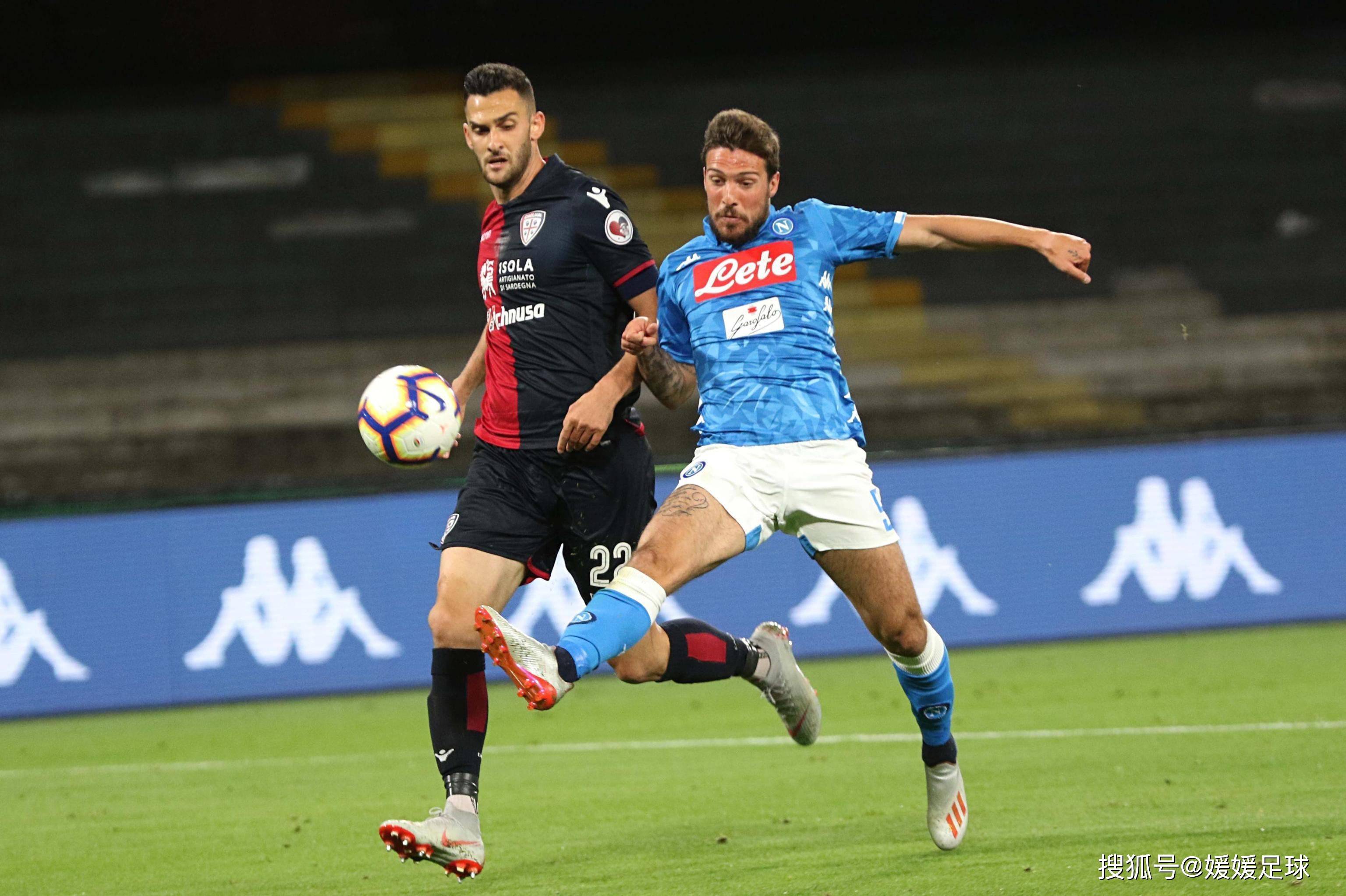 足坛掀起热 足坛掀起热